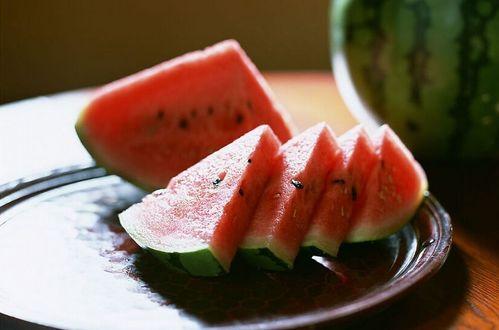 正井吃瓜,揭秘井底世界里的清凉一夏